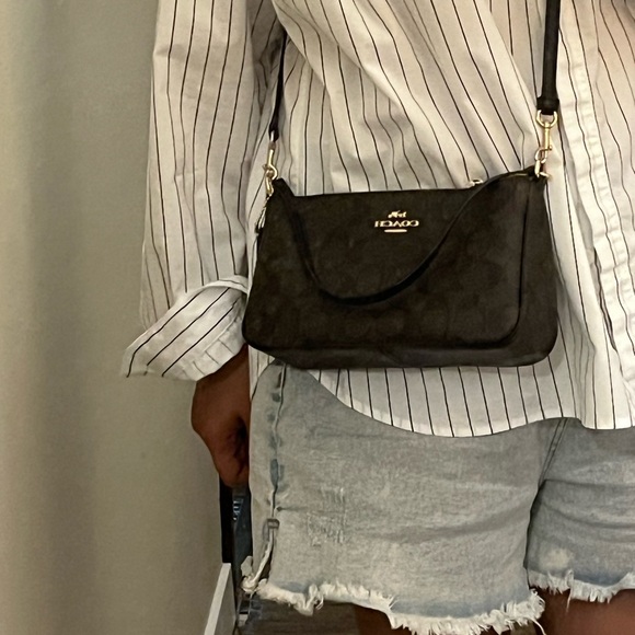 Authentic Coach two way crossbody - Picture 4 of 6